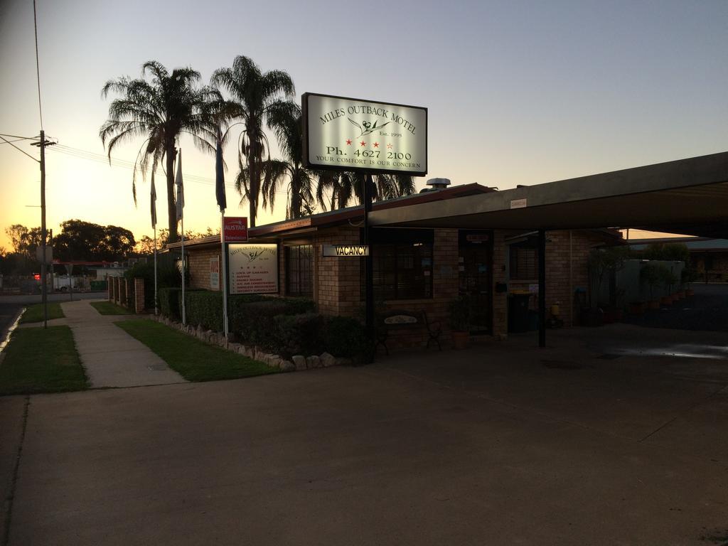 Miles Outback Motel Екстериор снимка