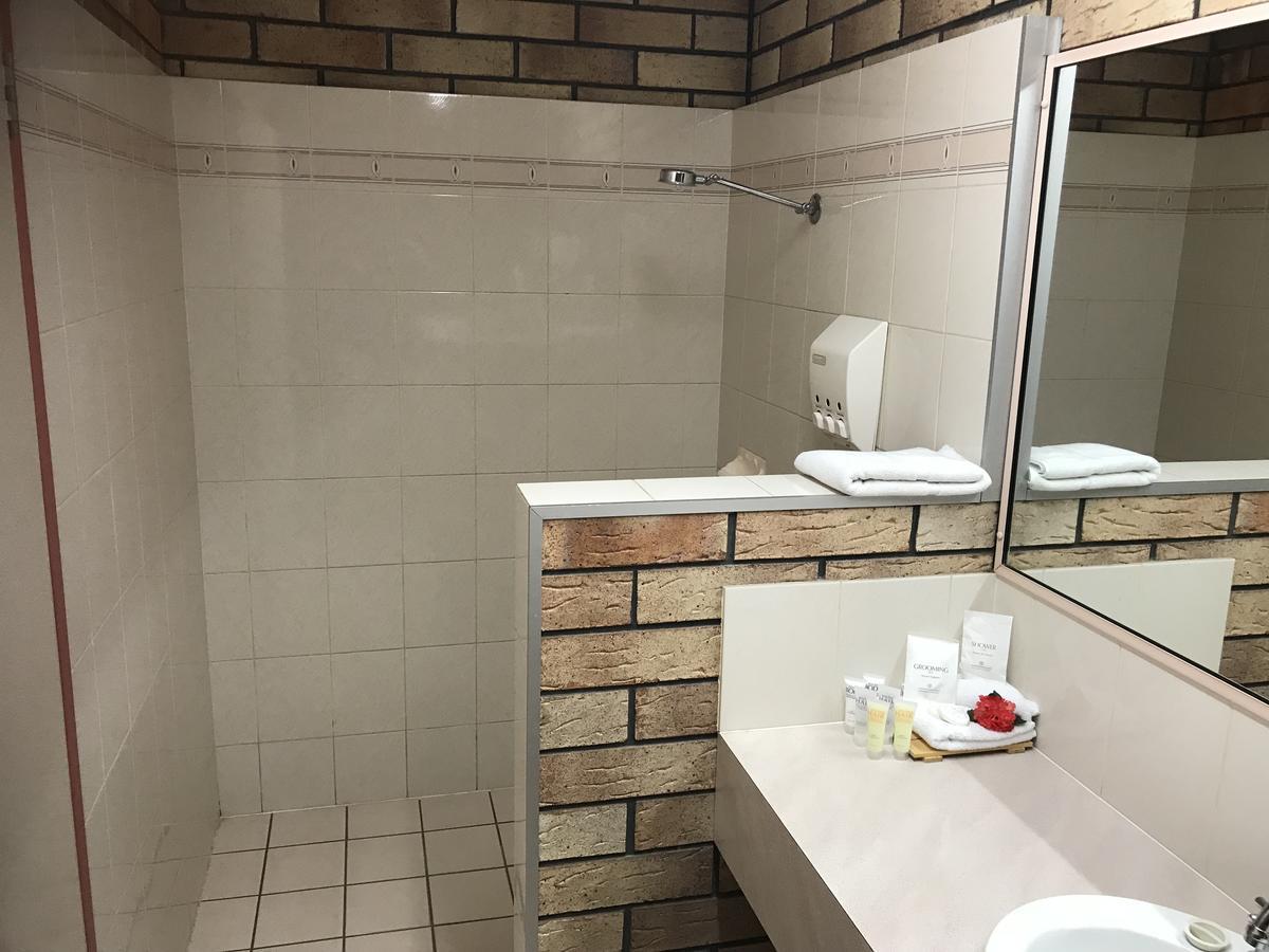 Miles Outback Motel Екстериор снимка