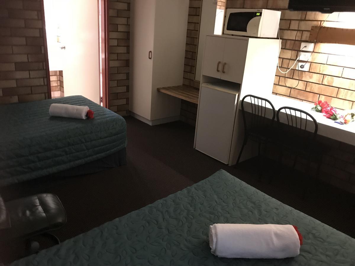 Miles Outback Motel Екстериор снимка