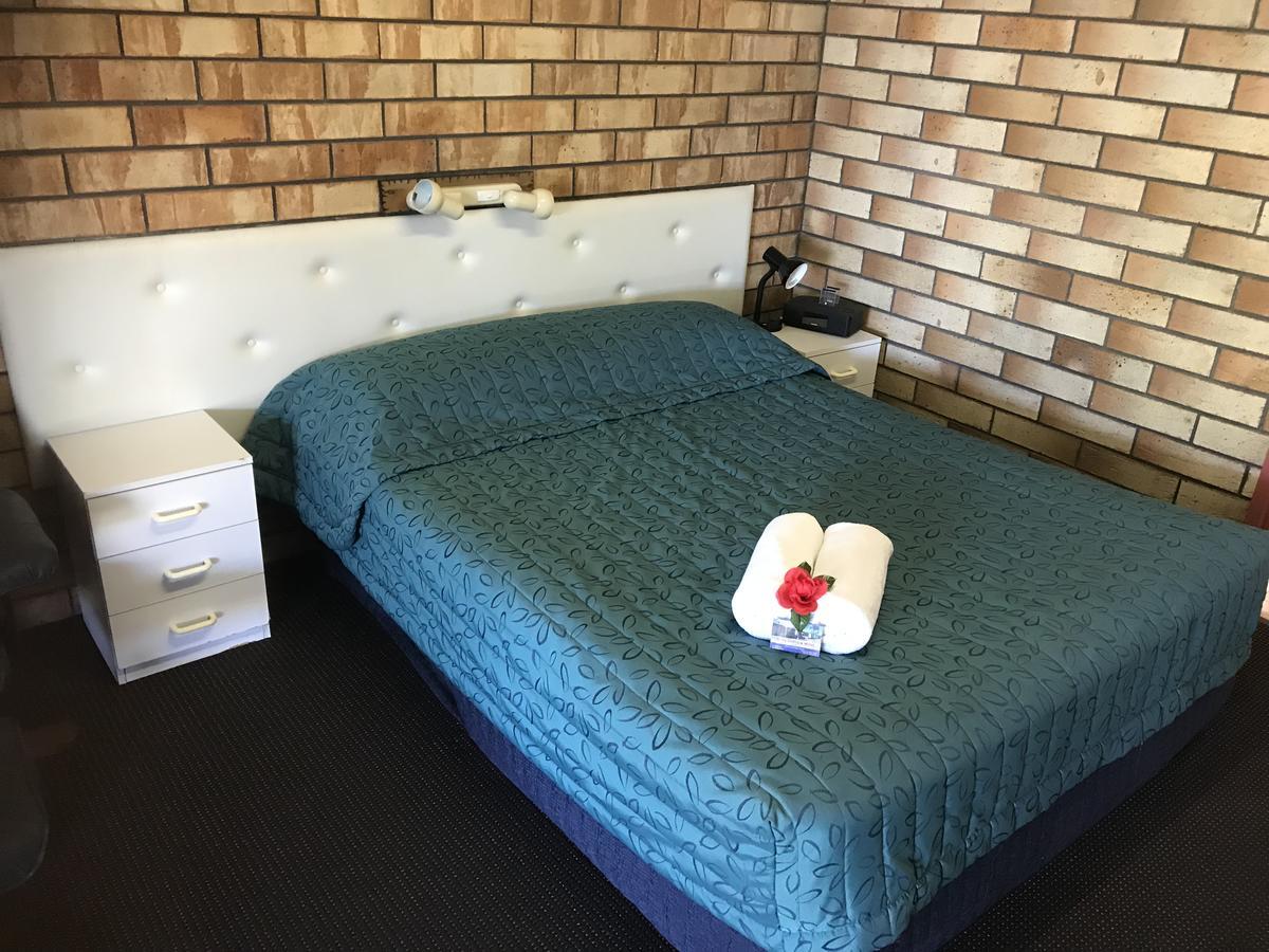 Miles Outback Motel Екстериор снимка